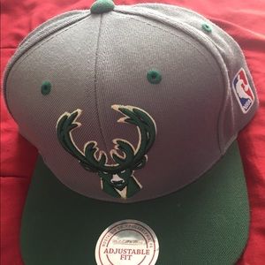 Milwaukee Bucks Mitchell and Ness Snapback!!